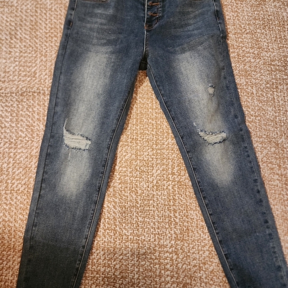 Super Cute Jeans - Picture 3 of 3